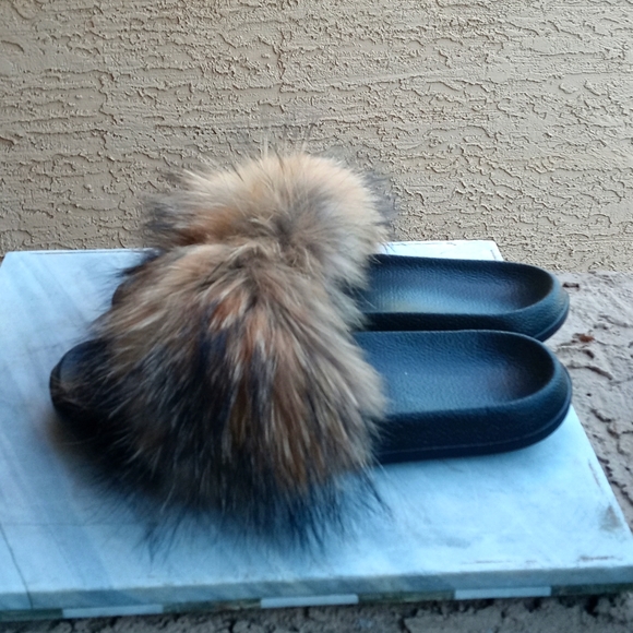 Beautiful brown and black  sandals Slidefaux fur - Picture 5 of 5
